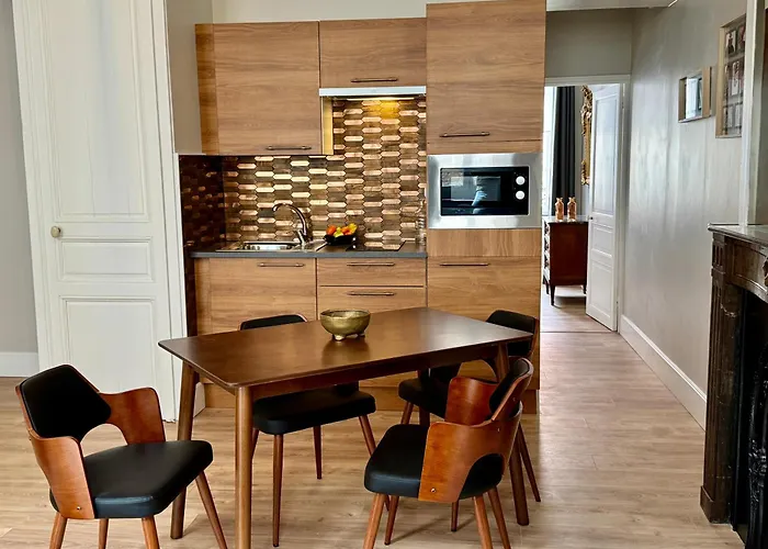 Apartmanhotel Les De L'enclos - L'enclos De L'eveche 4*