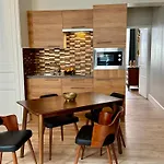 Hotel apartamentowy Les De L'enclos - L'enclos De L'eveche 4*