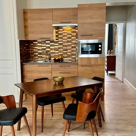 Aparthotel Les De L'enclos - L'enclos De L'eveche 4*