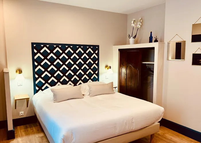 Les De L'enclos - L'enclos De L'evêché