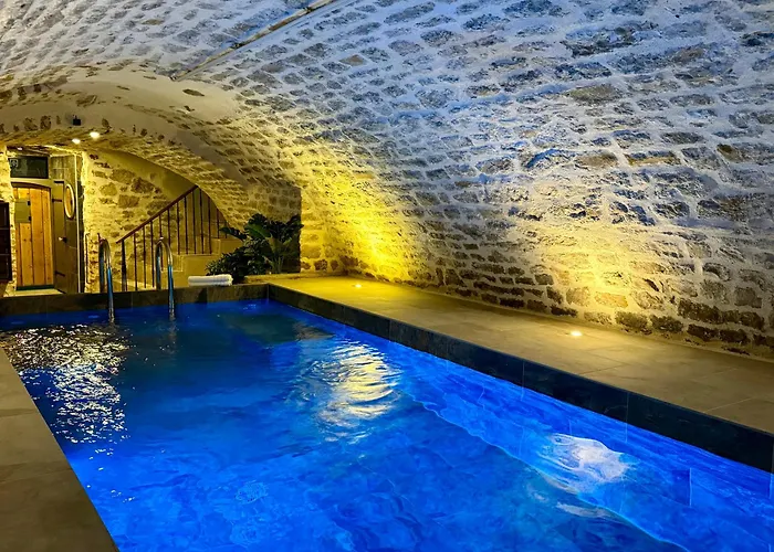 Les De L'enclos - L'enclos De L'evêché